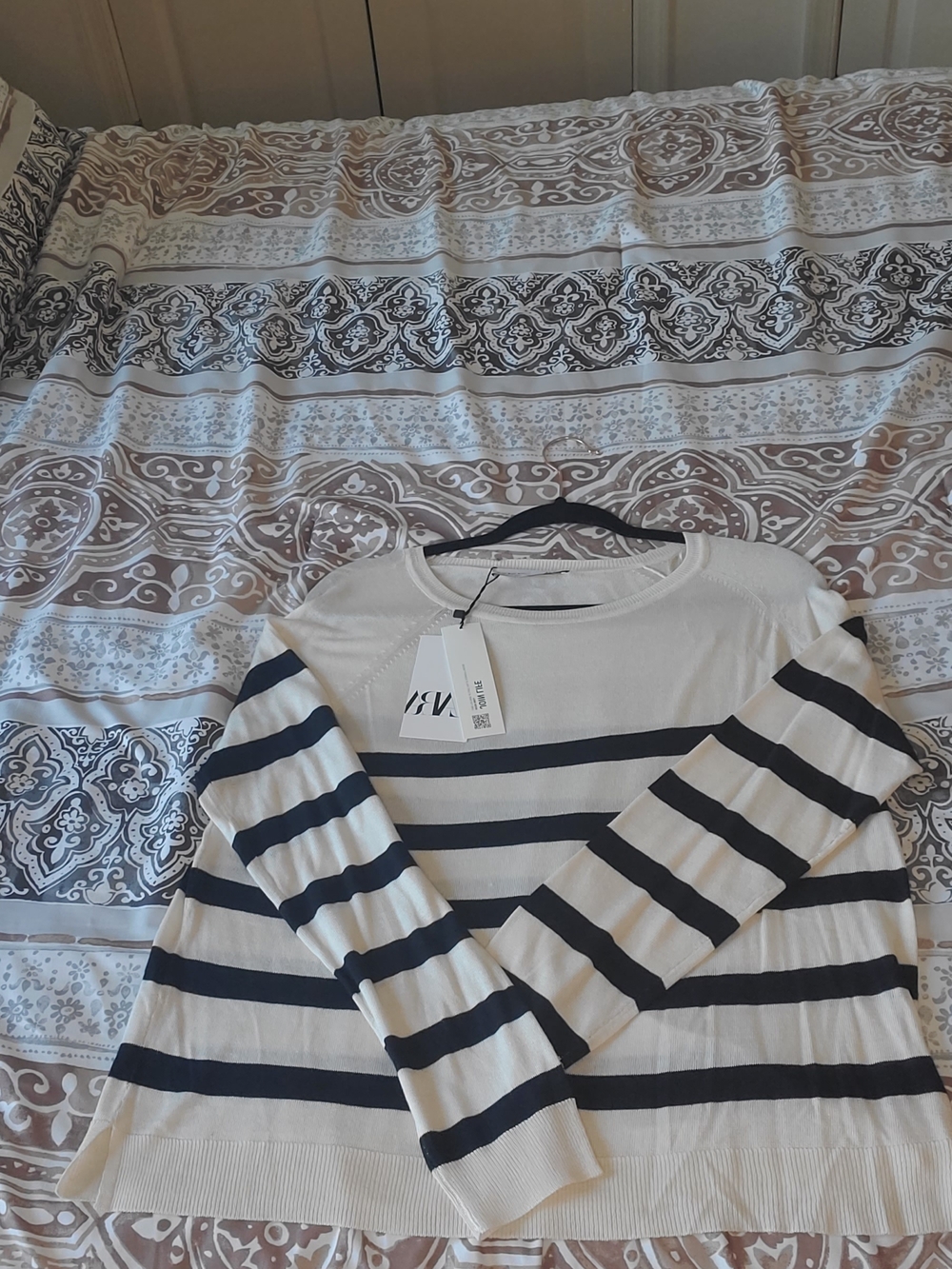 Striped Long Sleeve Sweater Shirt- White & Black